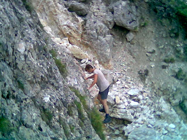 Foto: Wolfgang Lauschensky / Klettersteigtour / Ferrata Clemente Chiesa della Val Scura und Monte Cimone 1555m / gesicherte Querung / 18.07.2012 18:37:55