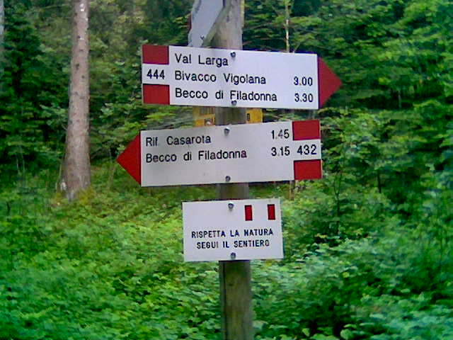 Foto: Wolfgang Lauschensky / Wandertour / Monte Vigolana 2148m und Becco di Filadonna 2150m / Aufzweigung der Runde oberhalb von Frisanchi / 18.07.2012 20:08:19