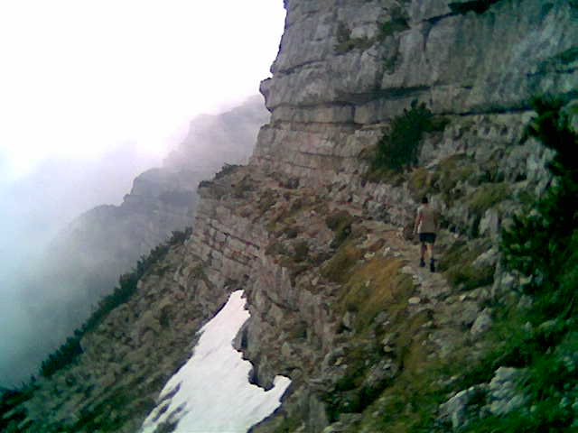 Foto: Wolfgang Lauschensky / Wandertour / Monte Vigolana 2148m und Becco di Filadonna 2150m / brentaartige Kulisse: Felsbandquerung in den Sattel / 18.07.2012 20:07:37