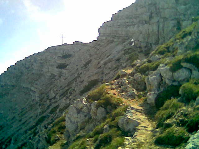 Foto: Wolfgang Lauschensky / Wandertour / Monte Vigolana 2148m und Becco di Filadonna 2150m / Felsband zum großen Gipfelkreuz / 18.07.2012 20:07:10