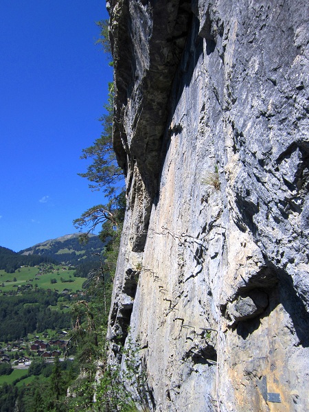 Foto: Andreas Koller / Klettersteigtour / Via ferrata de Tiere (1226m) / Schlüsselstelle Überhang / 04.09.2012 20:28:25