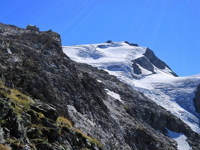Foto: Andreas Koller / Klettersteigtour / Klettersteig Tierbergli (2797m) / Hoch oben die Tierberglihütte / 08.09.2012 21:20:16