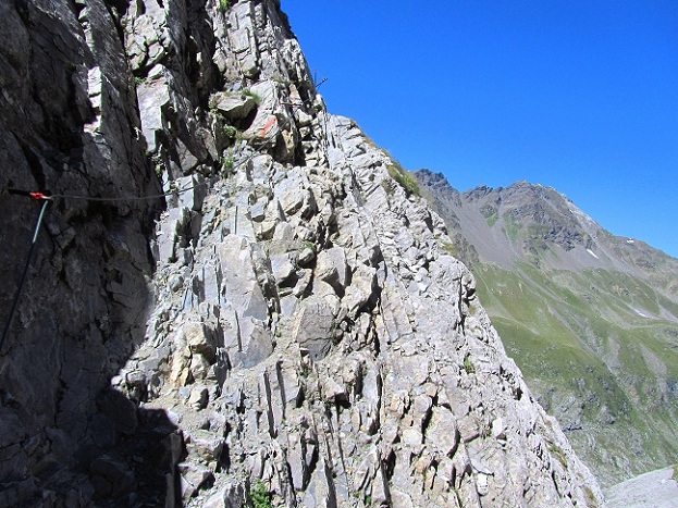 Foto: Andreas Koller / Wandertour / Aus dem Turtmanntal auf die Barrhörner (3610m) / Felsriegel aus dem Gässi heraus / 13.09.2012 01:45:04