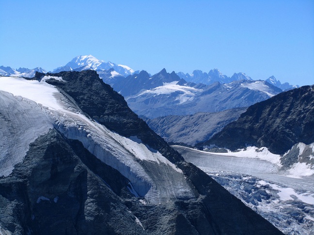 Foto: Andreas Koller / Wandertour / Aus dem Turtmanntal auf die Barrhörner (3610m) / Aussicht bis zum Montblanc (4810m) / 13.09.2012 01:36:45