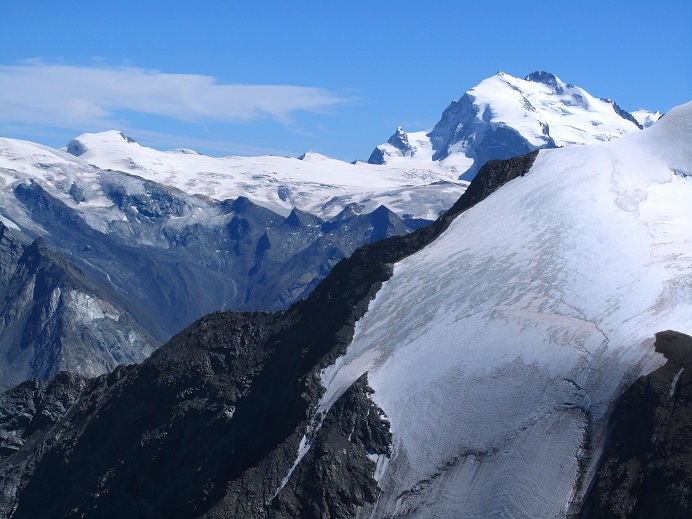 Foto: Andreas Koller / Wandertour / Aus dem Turtmanntal auf die Barrhörner (3610m) / Dufourspitze im Monterosa (4634m) / 13.09.2012 01:33:13