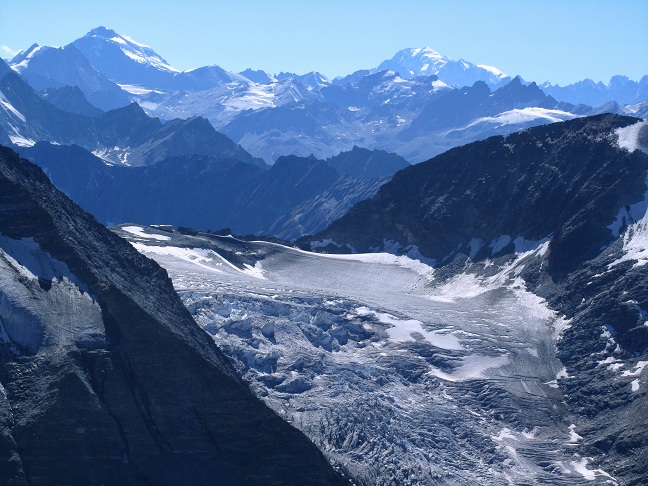 Foto: Andreas Koller / Wandertour / Aus dem Turtmanntal auf die Barrhörner (3610m) / Montblanc (4810m) / 13.09.2012 01:27:50