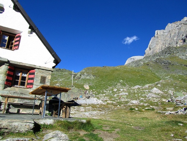 Foto: Andreas Koller / Wandertour / Aus dem Turtmanntal auf die Barrhörner (3610m) / Zurück bei der Turtmannhütte / 13.09.2012 01:20:43