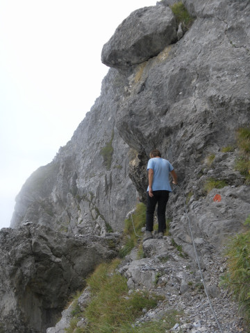 Foto: Wolfgang Lauschensky / Klettersteigtour / Mont Charvin 2409m über Via ferrata d’Ugine / erster Felsriegel / 21.09.2012 18:30:50