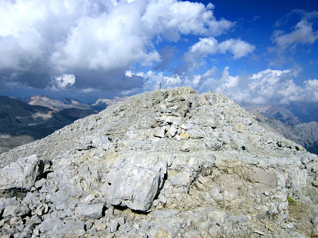 Foto: Andreas Koller / Wandertour / Piz de Lavarella (3055m) / Das Gipfelkreuz ist nah / 27.09.2012 00:28:12