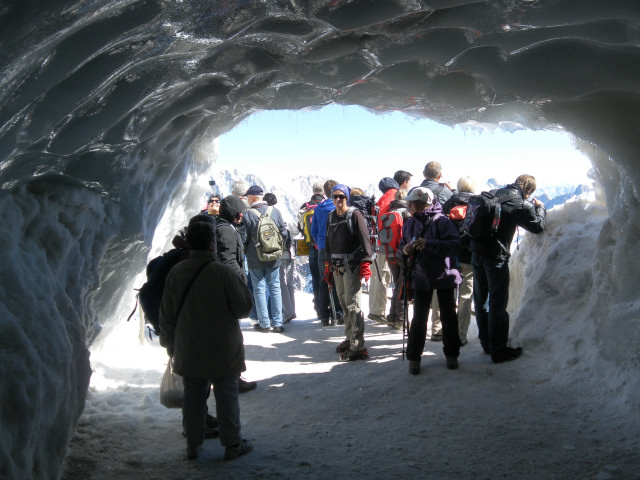 Foto: Wolfgang Lauschensky / Wandertour / Mont Blanc du Tacul 4248m / Tunnelausgang der Aiguille du Midi: Scheideweg von Tourist und Alpinist / 01.10.2012 22:42:22