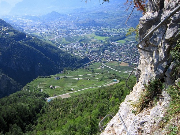 Foto: Andreas Koller / Klettersteigtour / Via ferrata du Belvedere (1265m) / Rhonetal und Sion / 02.10.2012 01:18:06
