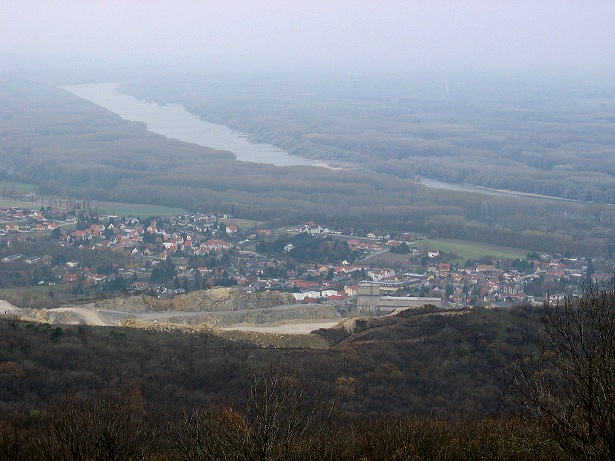 Foto: Andreas Koller / Wandertour / Hundsheimer Berg - am östlichsten Zipfel Österreichs (480m) / Bad Deutsch-Altenburg und Donau / 26.11.2012 00:03:01
