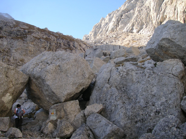 Foto: Wolfgang Lauschensky / Klettersteigtour / Corno Piccolo über Ferrata Danesi / Im Blockkar unter dem Rifugio Franchetti / 16.12.2012 15:25:31