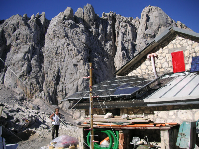 Foto: Wolfgang Lauschensky / Klettersteigtour / Corno Piccolo über Ferrata Danesi / Corno Piccolo über der Fahnenstange des Rifugio Franchetti / 16.12.2012 15:25:16