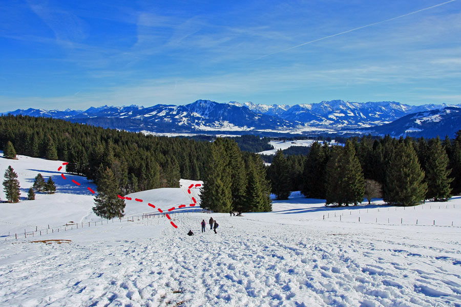 Foto: vince 51 / Schneeschuhtour / Hauchenberg / Im Abstieg von der Klings Hütte mit den Wegen: links Richtung Parkplatz bei der Kirche in Diepolz, rechts die kürzere Variante (nicht immer gespurt) / 03.01.2013 23:26:30
