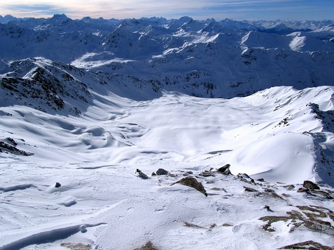 Foto: Andreas Koller / Skitour / Pischahorn und Mattjischtälli (2980m) / Tiefblick Mattjischtälli / 20.01.2013 22:02:02