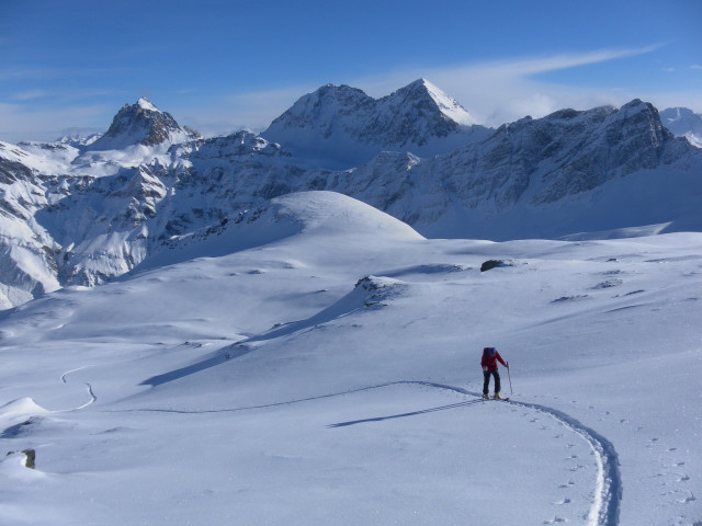 Foto: Wolfgang Lauschensky / Skitour / Strätscherhorn 2557m / die zentrale Firnkuppe ist das Strätscherhorn (beim Anstieg zum Tomülgrat) / 27.01.2013 11:43:14