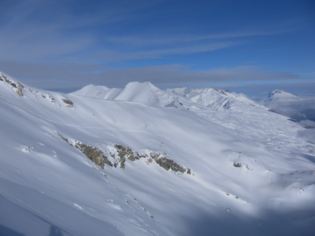 Foto: Wolfgang Lauschensky / Skitour / Piz Tomül 2946m / Blick zur Abfahrtsvariante. Zentral das Tällihorn / 30.01.2013 17:43:34