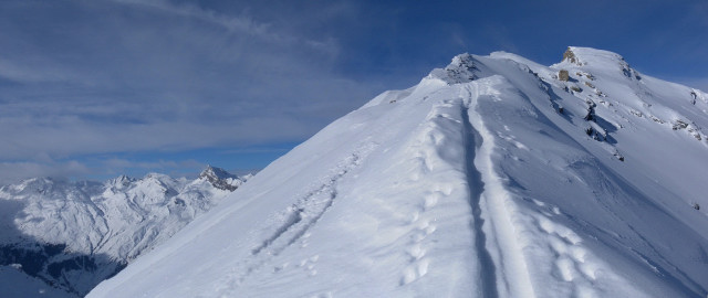 Foto: Wolfgang Lauschensky / Skitour / Piz Tomül 2946m / entlang der Gratkante. / 30.01.2013 17:43:25