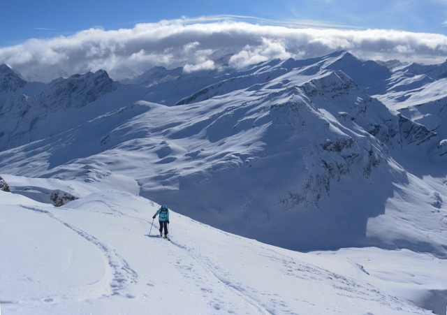 Foto: Wolfgang Lauschensky / Skitour / Piz Tomül 2946m / Blick auf Strätscherhorn, Tomülgrat und dahinter Bärenhorn / 30.01.2013 17:42:58