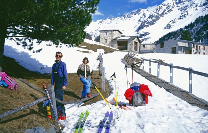 Foto: Manfred Karl / Skitour / Piz Paradisin, 3302 m / Pause am Weg zum Rifugio Saoseo / 21.03.2013 20:55:45