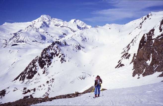 Foto: Manfred Karl / Skitour / Piz Paradisin, 3302 m / Im Hintergrund die Berninagruppe / 21.03.2013 20:54:11