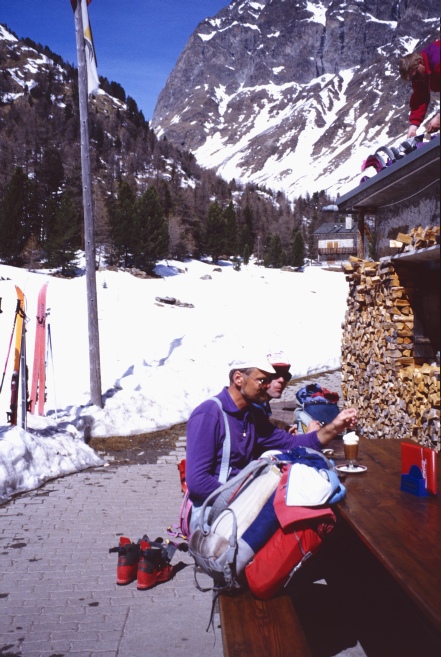 Foto: Manfred Karl / Skitour / Piz Paradisin, 3302 m / Gemütlicher Nachmittagskaffee / 21.03.2013 20:49:03