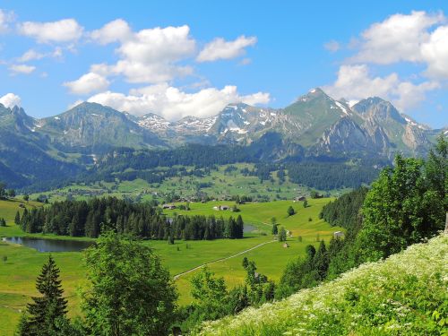 Foto: Wolfgang Dröthandl / Wandertour / Toggenburger Klangweg / Blick Richtung Norden zum Säntis mit Schwendiseen / 03.07.2013 17:30:14