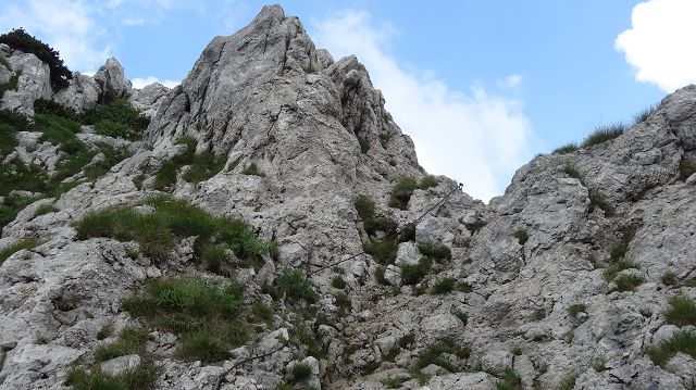 Foto: Datzi / Wandertour / Bergtour auf den Risnjak (1528m) und Snjeznik mit Biwak (1505m) / Die gesicherte Kletterstelle beim Anstieg zum Risnjak / 30.07.2013 18:33:22