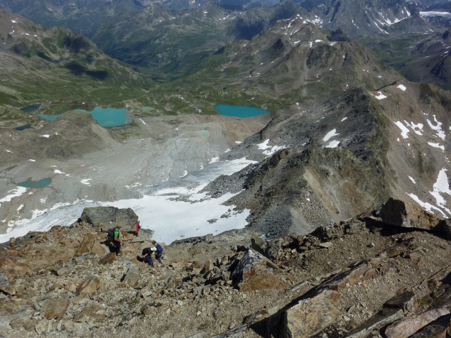Foto: Manfred Karl / Wandertour / Flüela Wisshorn, 3085 m / Seilschaft im Abstieg vom Vorgipfel / 29.08.2013 21:00:22