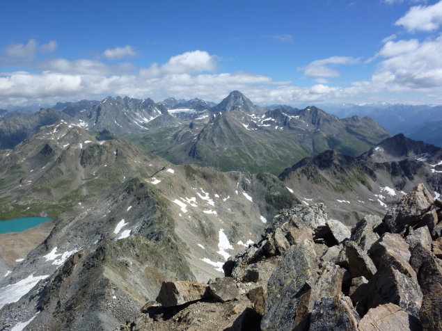 Foto: Manfred Karl / Wandertour / Flüela Wisshorn, 3085 m / Immer im Blickfeld: Der Piz Linard / 29.08.2013 20:59:50