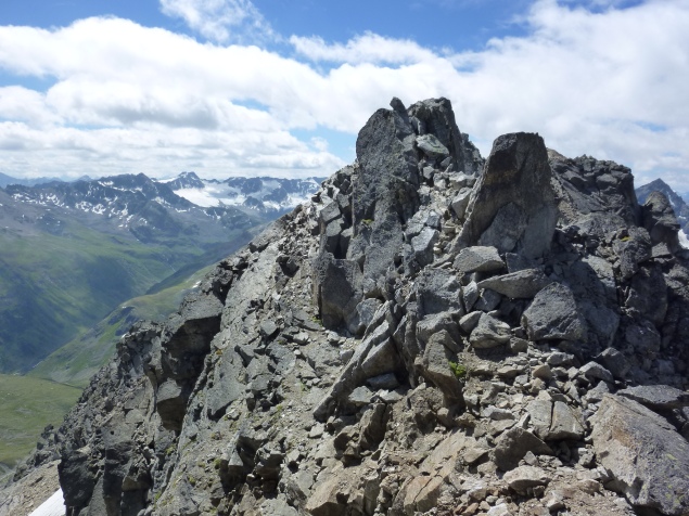 Foto: Manfred Karl / Wandertour / Flüela Wisshorn, 3085 m / Blockgewirr Richtung Hauptgipfel / 29.08.2013 20:59:17
