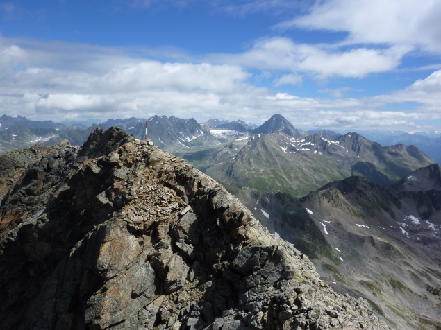 Foto: Manfred Karl / Wandertour / Flüela Wisshorn, 3085 m / Hauptgipfel vom südlichen Gipfelkopf / 29.08.2013 20:57:10