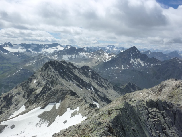 Foto: Manfred Karl / Wandertour / Flüela Wisshorn, 3085 m / Blick gegen Piz Kesch und Schwarzhorn / 29.08.2013 20:56:06