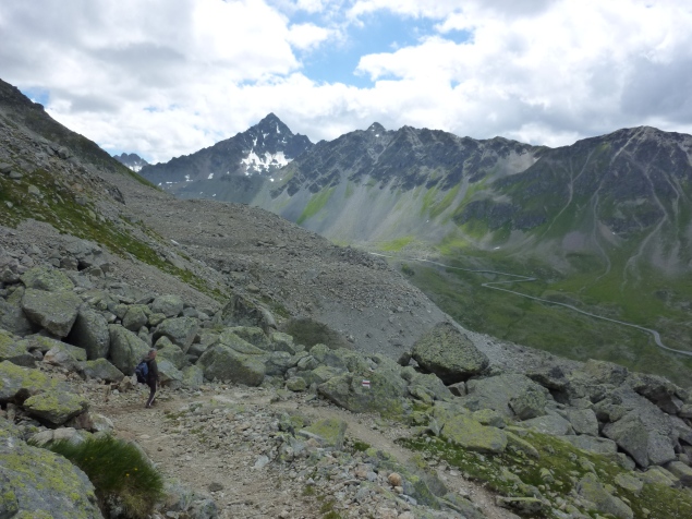 Foto: Manfred Karl / Wandertour / Flüela Wisshorn, 3085 m / Das markante Schwarzhorn auf der anderen Seite des Flüelapasses / 29.08.2013 20:51:34
