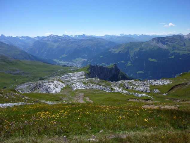 Foto: Manfred Karl / Wandertour / Saaser Calanda und Rätschenhorn / Blick vom Calanda auf den Anstiegsweg / 01.09.2013 21:06:23