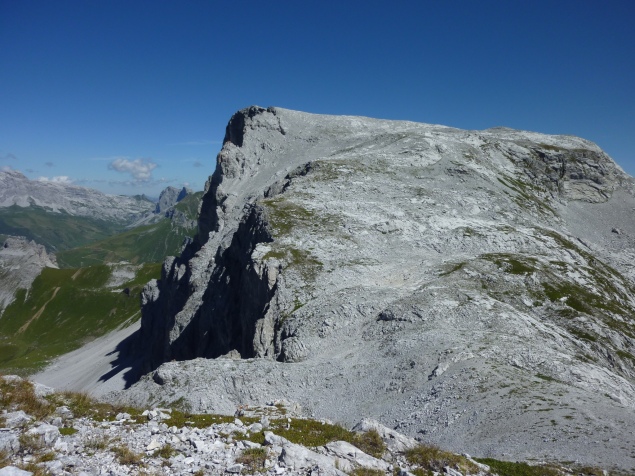 Foto: Manfred Karl / Wandertour / Saaser Calanda und Rätschenhorn / Vom Saaser Calanda präsentiert sich das Rätschenhorn mit seiner steilen Nordwest- bzw. Westwand / 01.09.2013 21:05:38