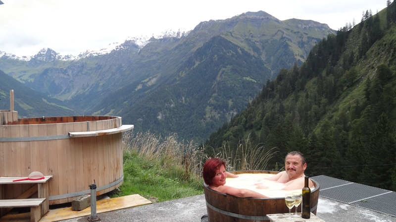Foto: Datzi / Wandertour / Wanderung zum Berglimattsee und Wellness auf der Bergli Alp / Ein Molkebad ist ein Genuss für die Sinne und die Beziehung (Wer es nicht glaubt soll es selber probieren) besonders bei dieser Aussicht / 17.09.2013 21:56:28