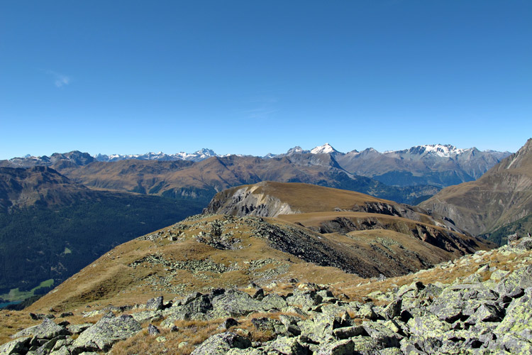 Foto: vince 51 / Wandertour / Von Graun auf den Habicher Kopf / Abstiegskamm mit Endkopf und Silvretta und Samnaungruppe / 05.10.2013 18:55:22