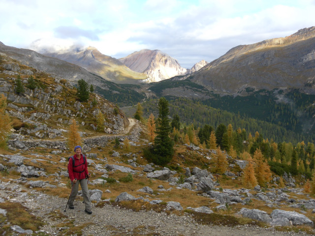 Foto: Wolfgang Lauschensky / Klettersteigtour / Furcia Rossa III Überschreitung / am Weg VB mit Rückblick zum Limojoch / 17.10.2013 00:36:49