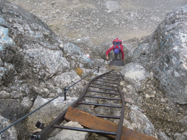 Foto: Wolfgang Lauschensky / Klettersteigtour / Furcia Rossa III Überschreitung / Leiternabstieg ins Kar / 17.10.2013 00:35:57