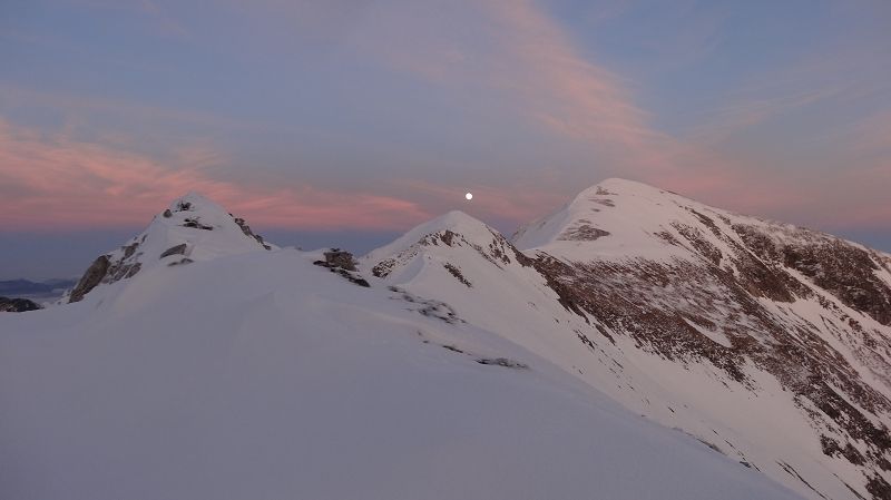 Foto: Datzi / Wandertour / Vom Brunnsee über die Eiblschlucht zum Hinteren Polster (Biwak) 2057m / Der Anstieg zum H. Polster, sogar der Vollmond läßt sich schon sehen / 18.11.2013 19:10:09