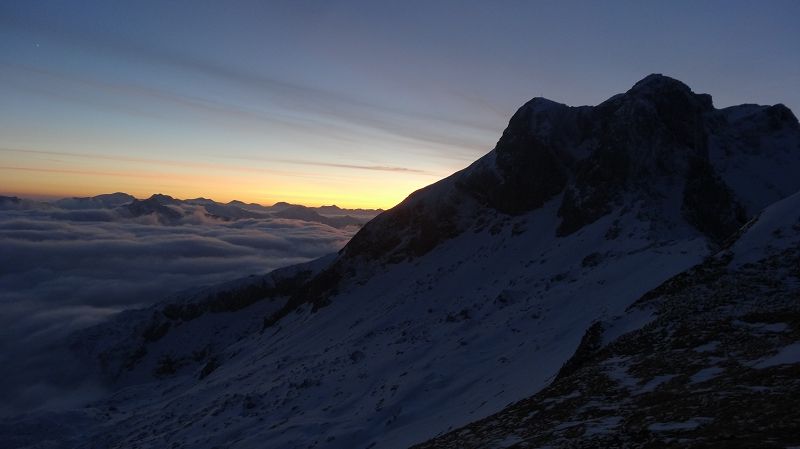 Foto: Datzi / Wandertour / Vom Brunnsee über die Eiblschlucht zum Hinteren Polster (Biwak) 2057m / Der Sonnenuntergang im Vordergrund der Ebenstein, wäre auch sicher ein guter Aussichtspunkt gewesen / 18.11.2013 19:11:20