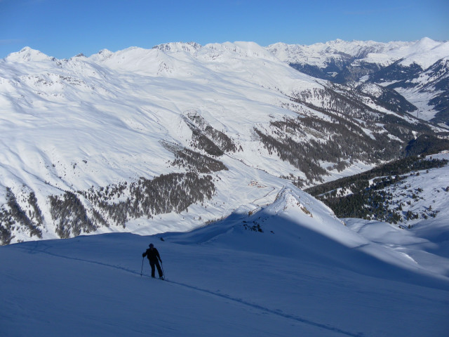 Foto: Wolfgang Lauschensky / Skitour / Elferspitze 2926m über Zwölferkopf 2760m / am Nordgratrücken zum Zwölferkopf / 12.01.2014 15:08:32