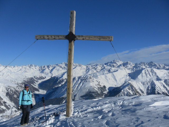 Foto: Wolfgang Lauschensky / Skitour / Elferspitze 2926m über Zwölferkopf 2760m / Gipfelkreuz vor Ötztalern / 12.01.2014 15:07:00