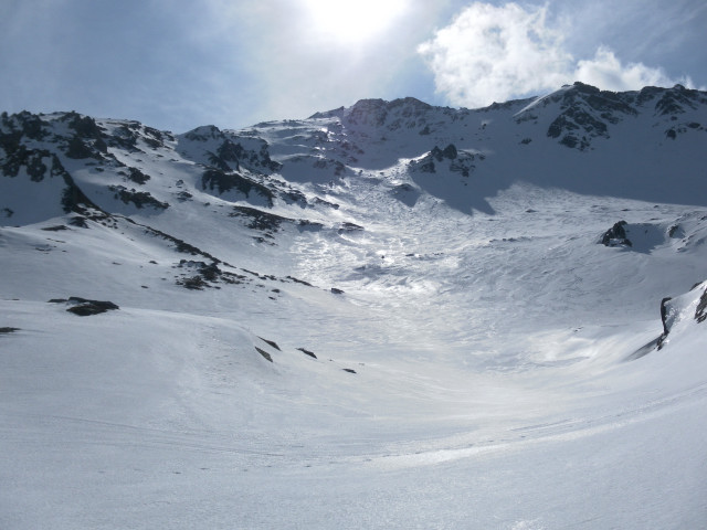 Foto: Wolfgang Lauschensky / Skitour / Ochsenkopf 2469m aus dem Frommgrund / Abfahrtsvariante über NW-Kar / 23.03.2014 14:43:35