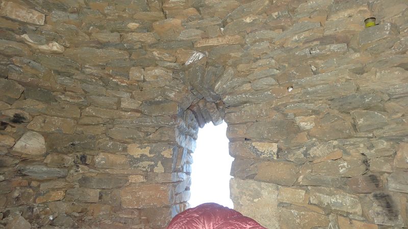 Foto: Datzi / Wandertour / Rundtour über den Psiloritis der Abstiegsweg führte dann über einsame Hirtenhütten / Blick aus dem Schlafsack / 25.06.2014 20:48:49