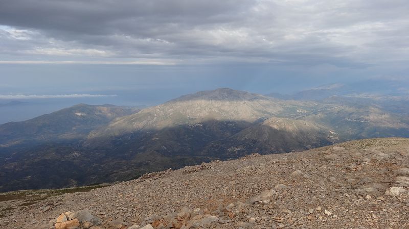 Foto: Datzi / Wandertour / Rundtour über den Psiloritis der Abstiegsweg führte dann über einsame Hirtenhütten / Traum Aussicht am Gipfel / 25.06.2014 20:50:32