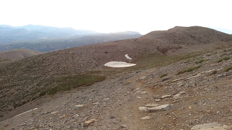 Foto: Datzi / Wandertour / Rundtour über den Psiloritis der Abstiegsweg führte dann über einsame Hirtenhütten / Die Wegkreuzung / 25.06.2014 20:51:40