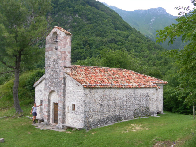 Foto: Wolfgang Lauschensky / Wandertour / Chiesa di Sant’Antonio abate bei Venzone / Chiesa di Sant'Antonio abate unter den Südhängen des Monte Plauris / 25.06.2014 13:06:26